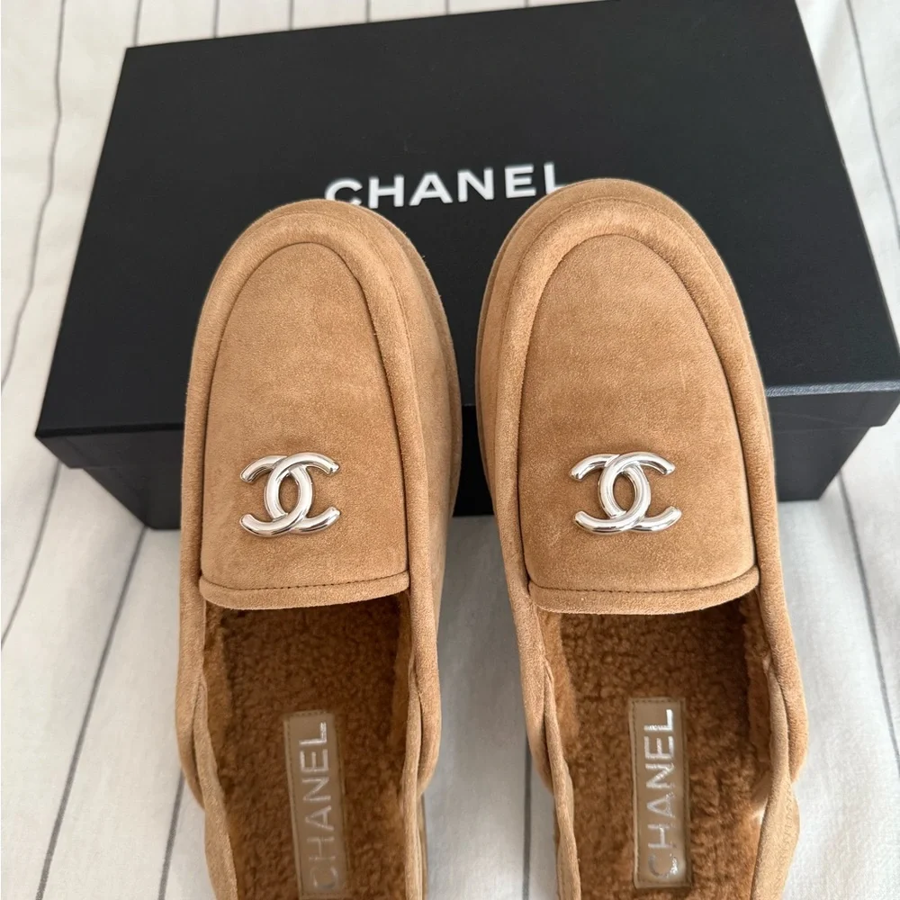 Chanel Tan Logo Slingback Loafers with shearling lining SZ 40 NEW/ full set - Picture 2 of 9